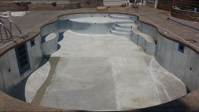 Residential freeform vinyl pool build